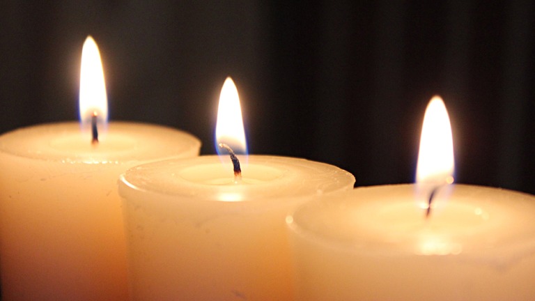 3 candles burning 768x432