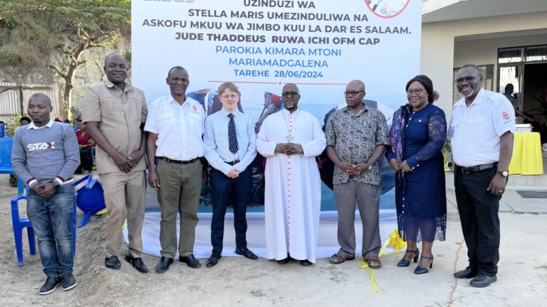 STELLA MARIS Bishop Ruwaichi seafarers and fishers and local SM reps Fr Pat and JH 1024x768 1 768x432